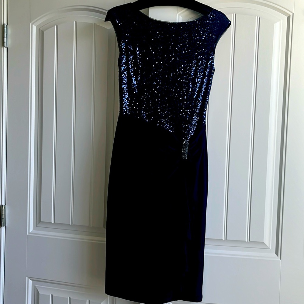 Last chance!🎉Lauren Ralph Lauren dress size 4. 93% off retail final price.